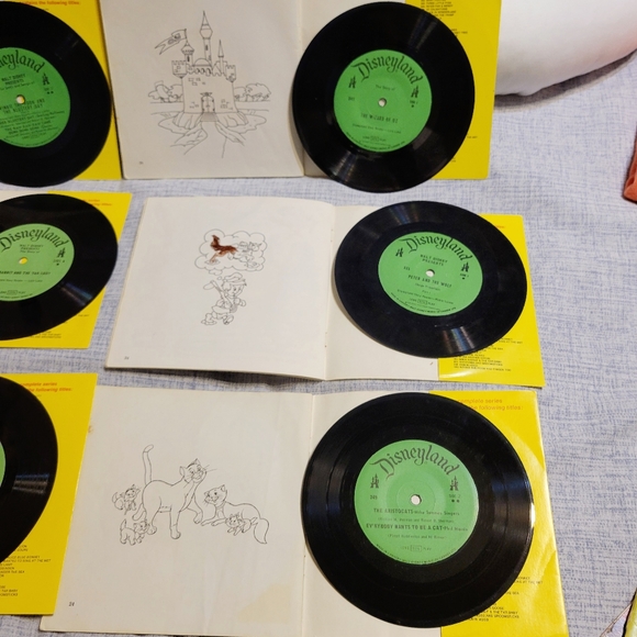 Vintage DISNEY Book And Vinyl Record Collection 1960s & 1970s - Picture 3 of 4